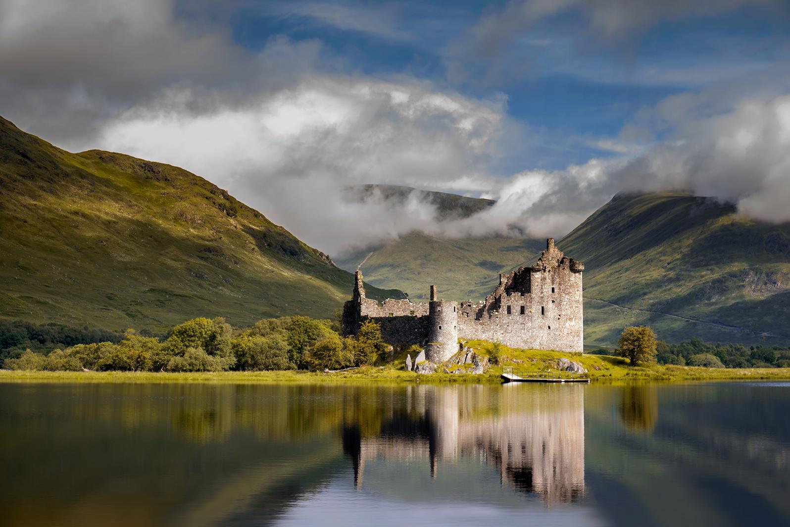 Scottish castle view with Scotland vacation packages