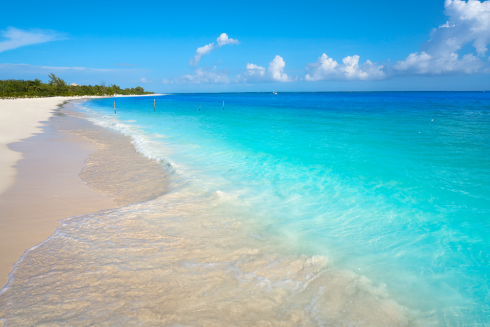 With its soft white sand and vibrant turquoise waters, Playa Maroma has earned its reputation as one of the best beaches in the Riviera Maya