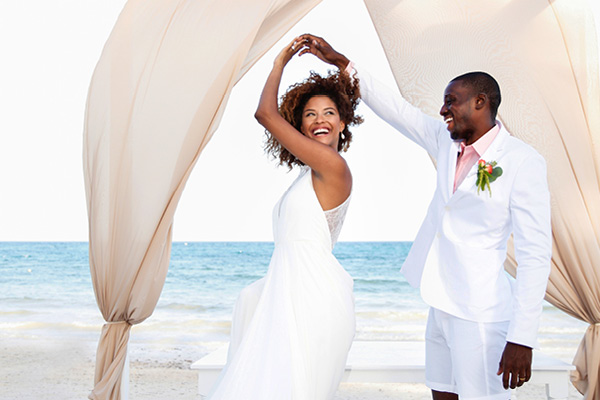 The Grand Palladium Colonia Resort & Spa offers wedding couples extra amenities and perks.