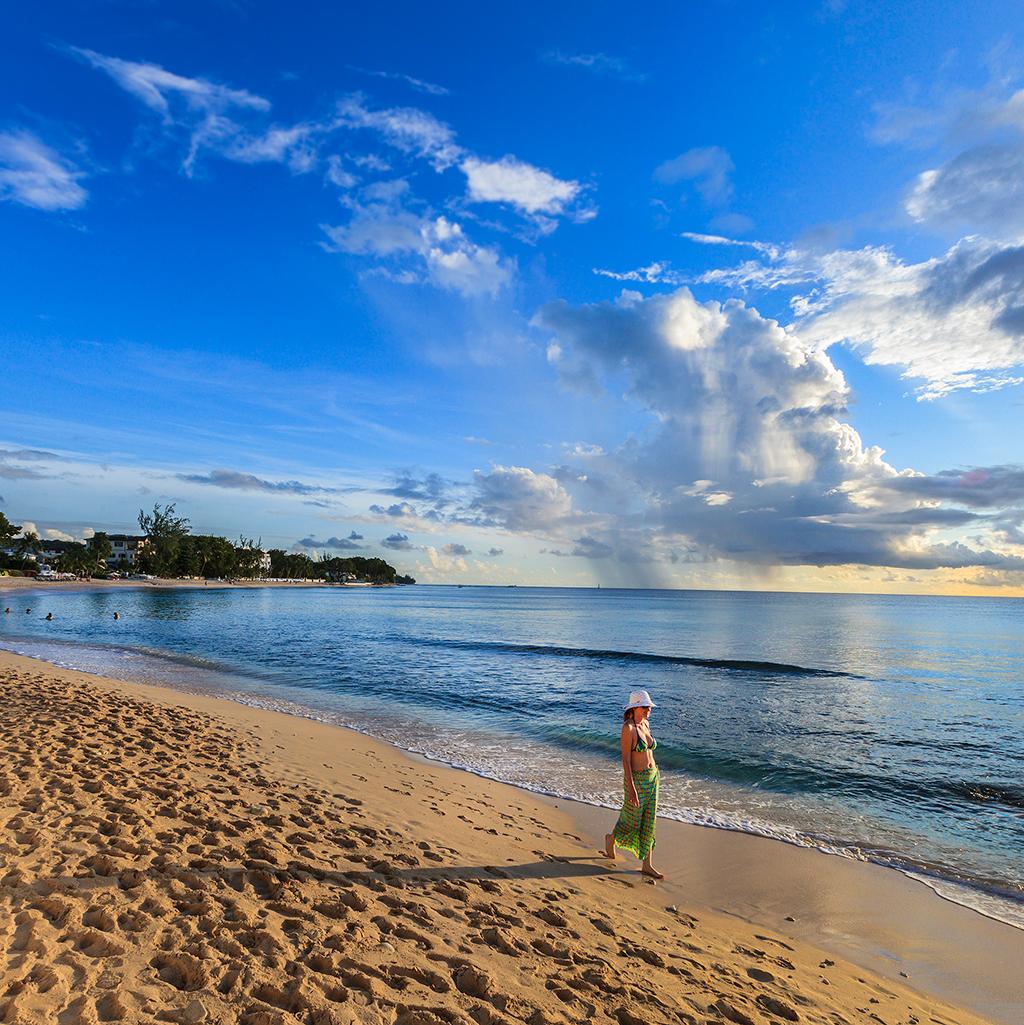 Stroll beautiful beaches with Grenada vacation packages