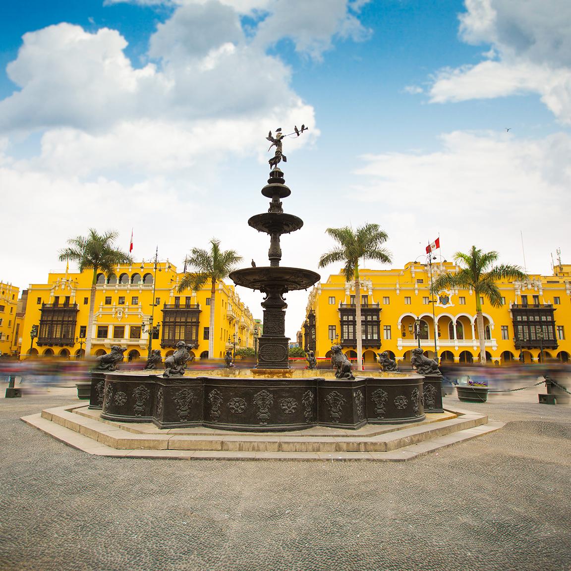 Tour through traditional streets with Lima’s tours