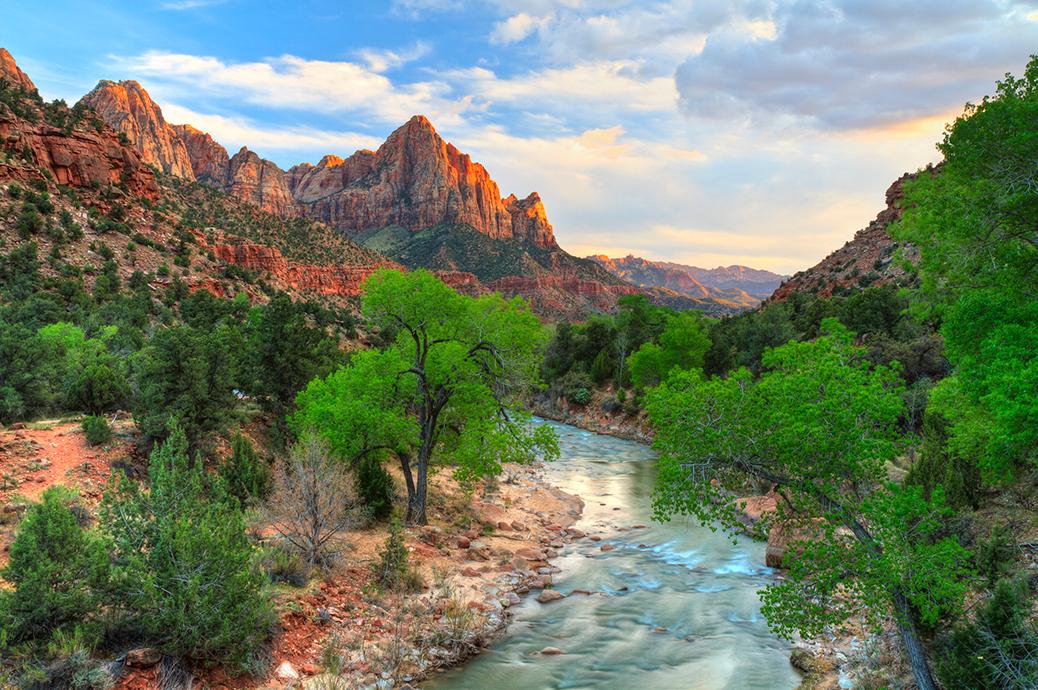 Stunning landscapes of rivers and gorges in Utah