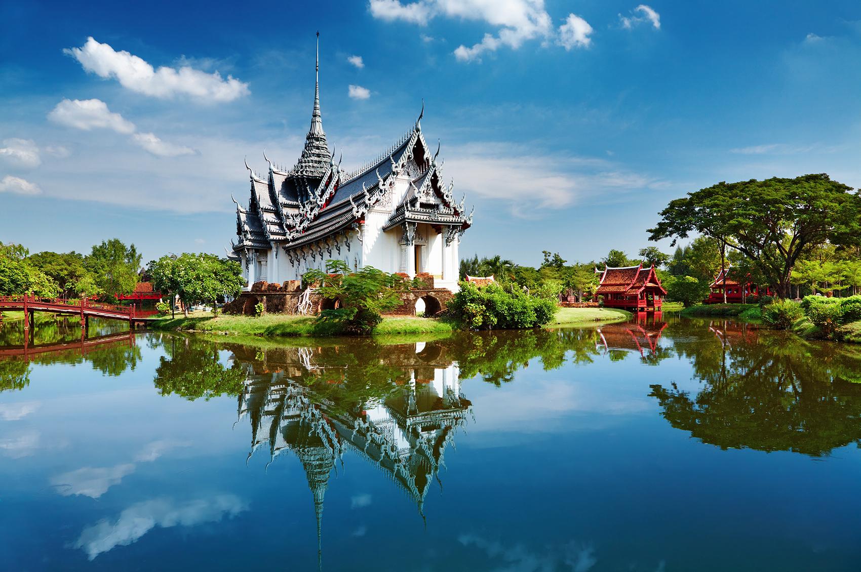Experience pristine temples and shrines with Asia tours
