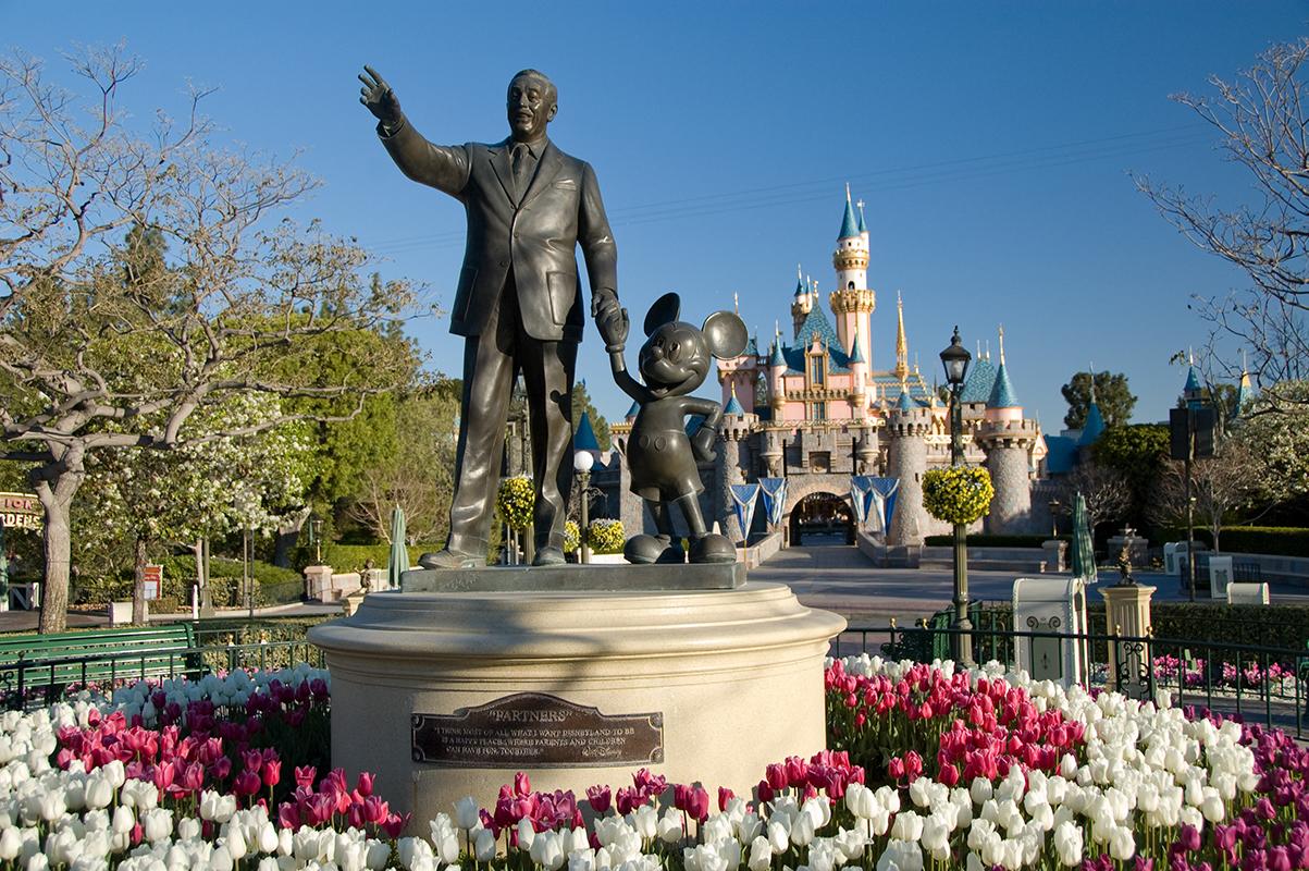 Experience the magic of Disneyland®’s parks