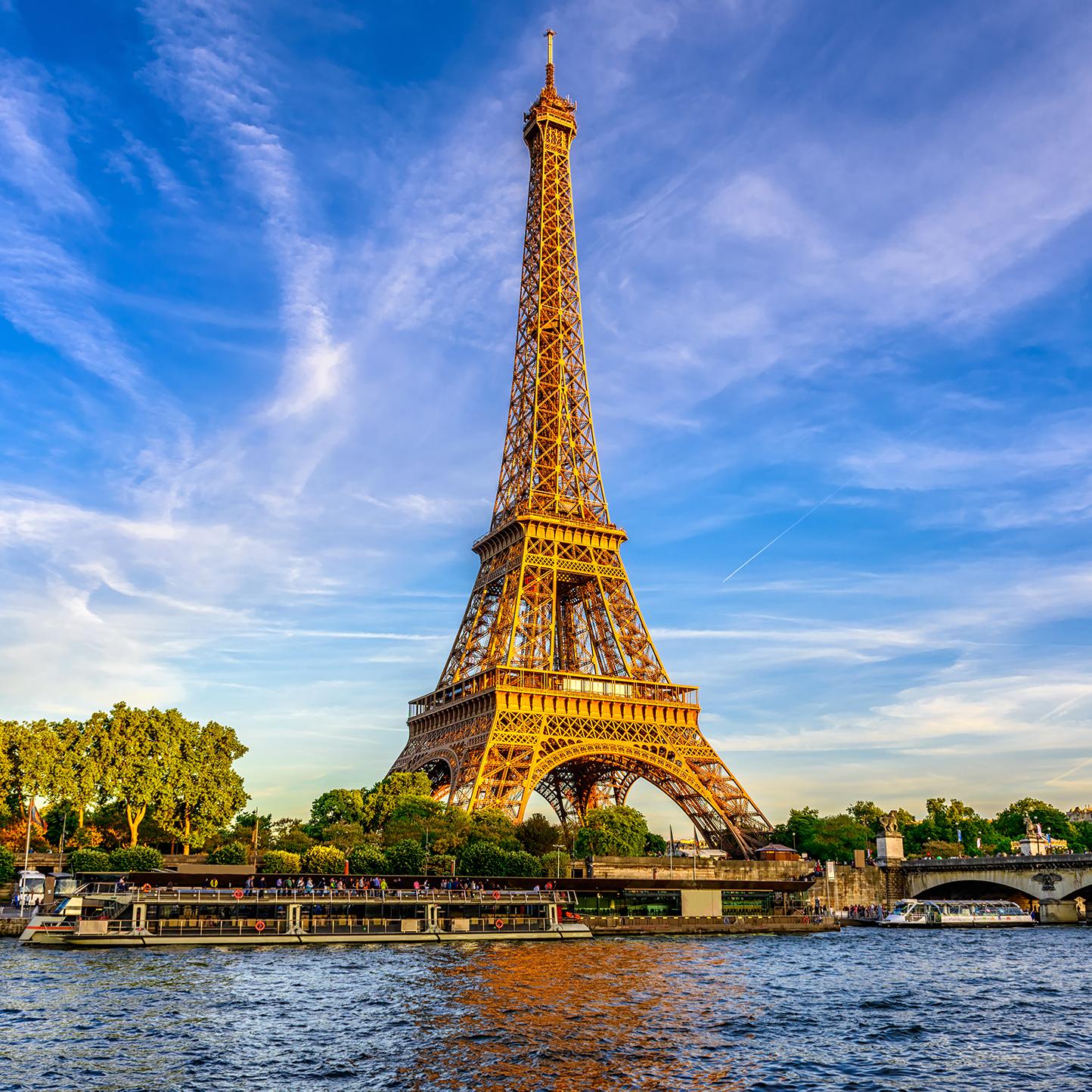 View of the Eiffel Tower with France vacation packages