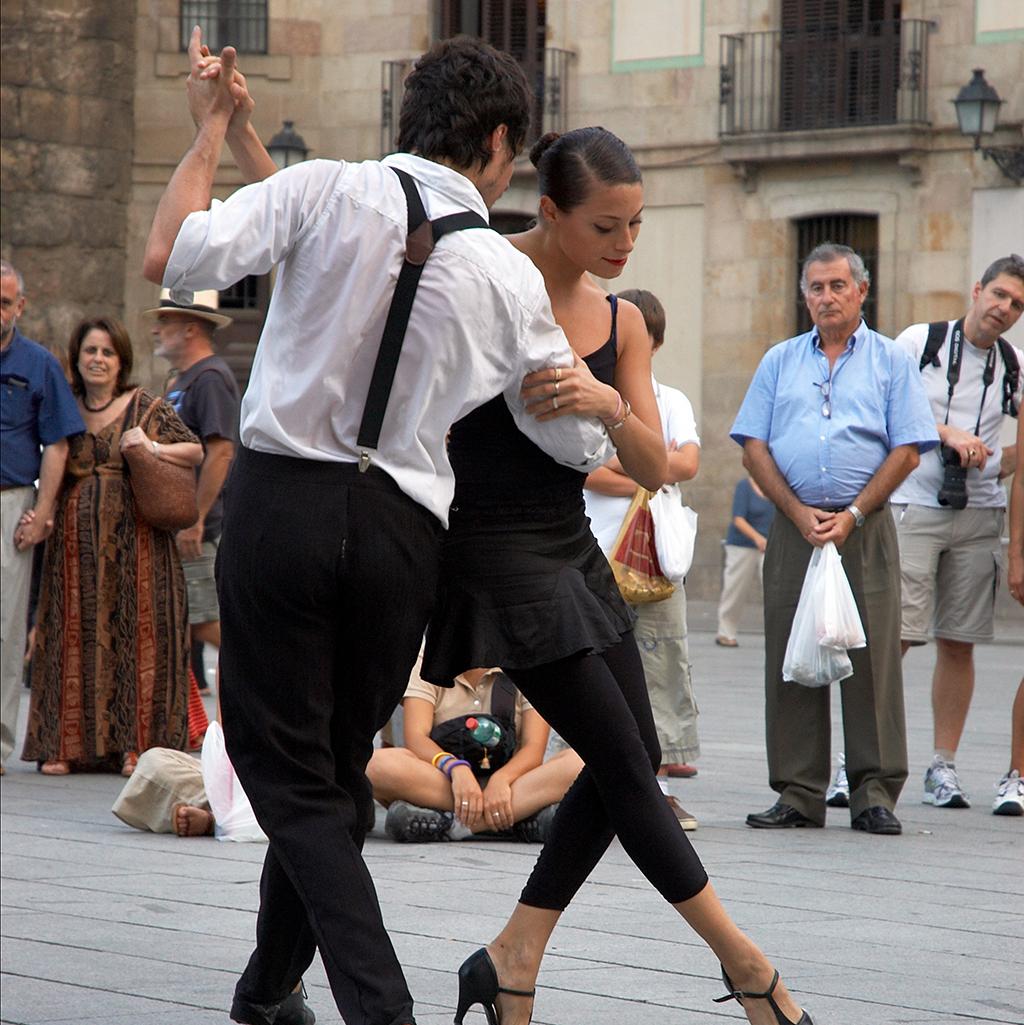 Couple dancing in the streets of Madrid