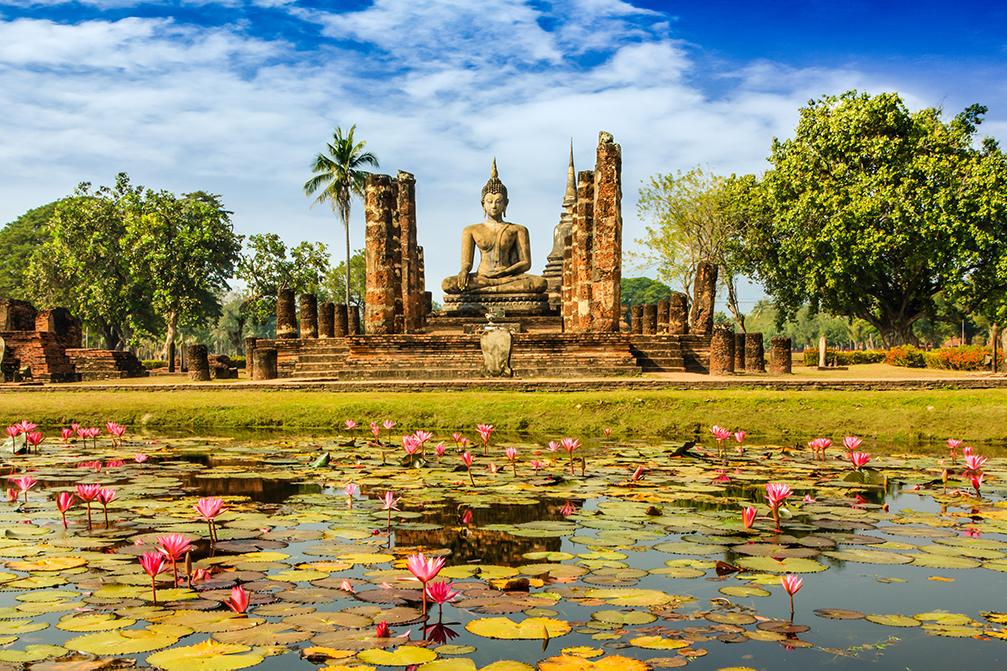 Views of austere temples with Thailand tours